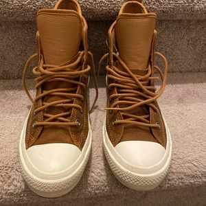 Converse leather waterproof sneaker boot 8.5 NEW⭐️